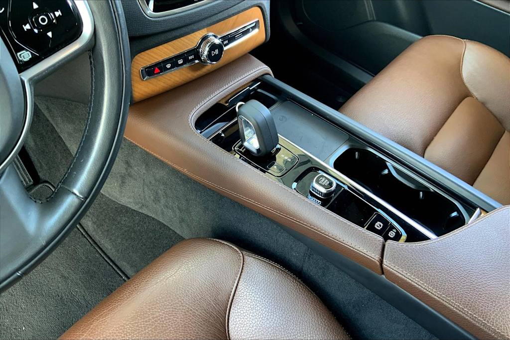 Thumbnail: 2022 Volvo XC90 - 16