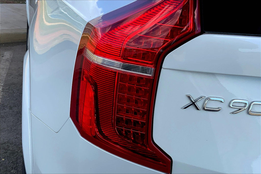 Thumbnail: 2022 Volvo XC90 - 31