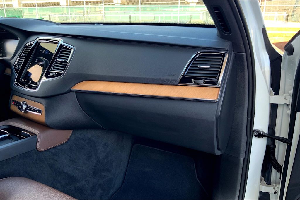 Thumbnail: 2022 Volvo XC90 - 23