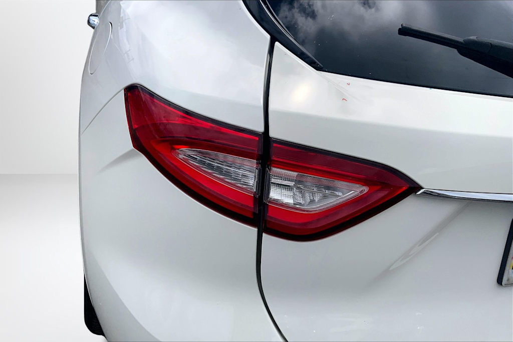 Thumbnail: 2017 Maserati Levante - 32