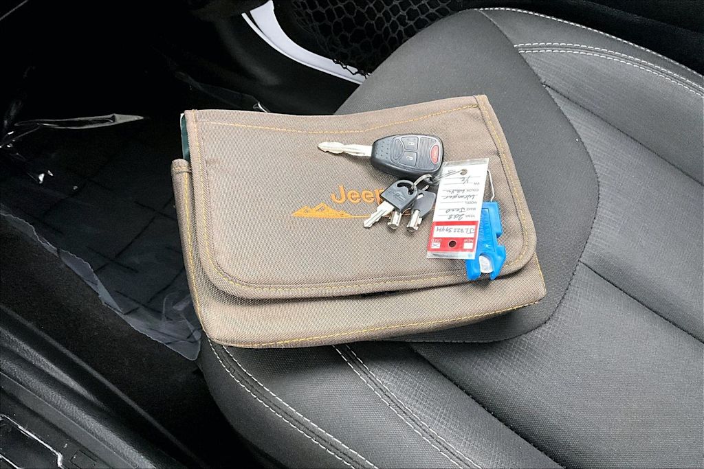 Thumbnail: 2018 Jeep Wrangler - 17