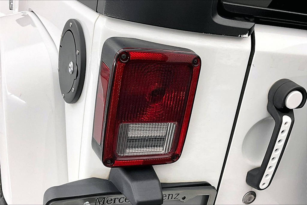 Thumbnail: 2018 Jeep Wrangler - 23