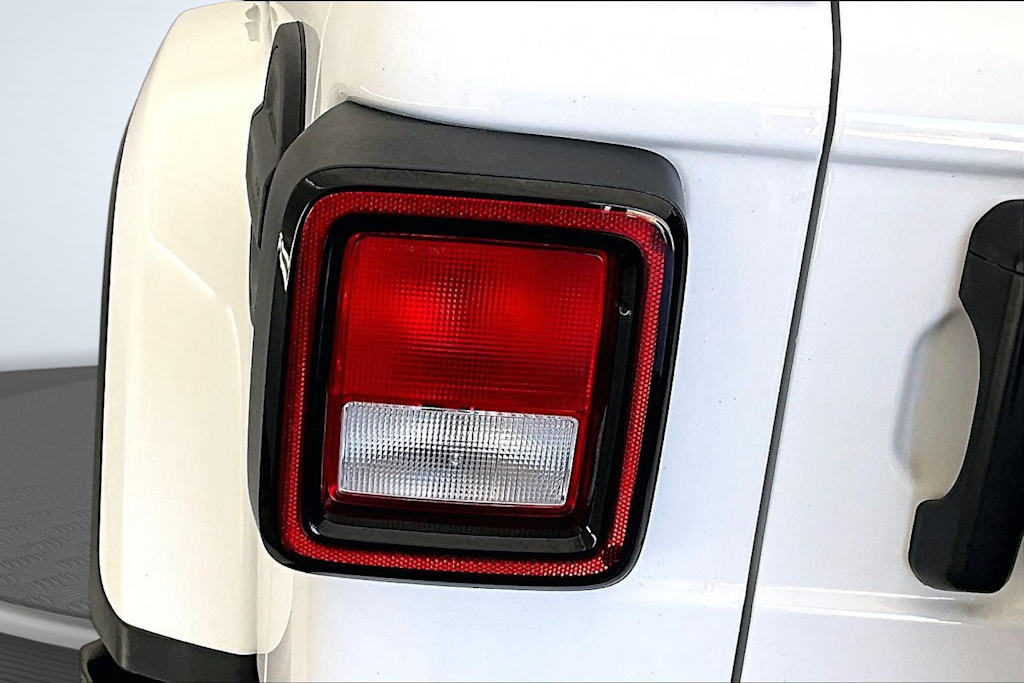 Thumbnail: 2022 Jeep Wrangler - 26