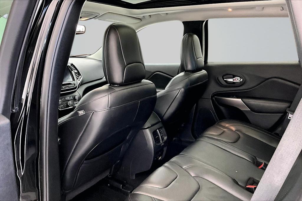 Thumbnail: 2019 Jeep Cherokee - 12