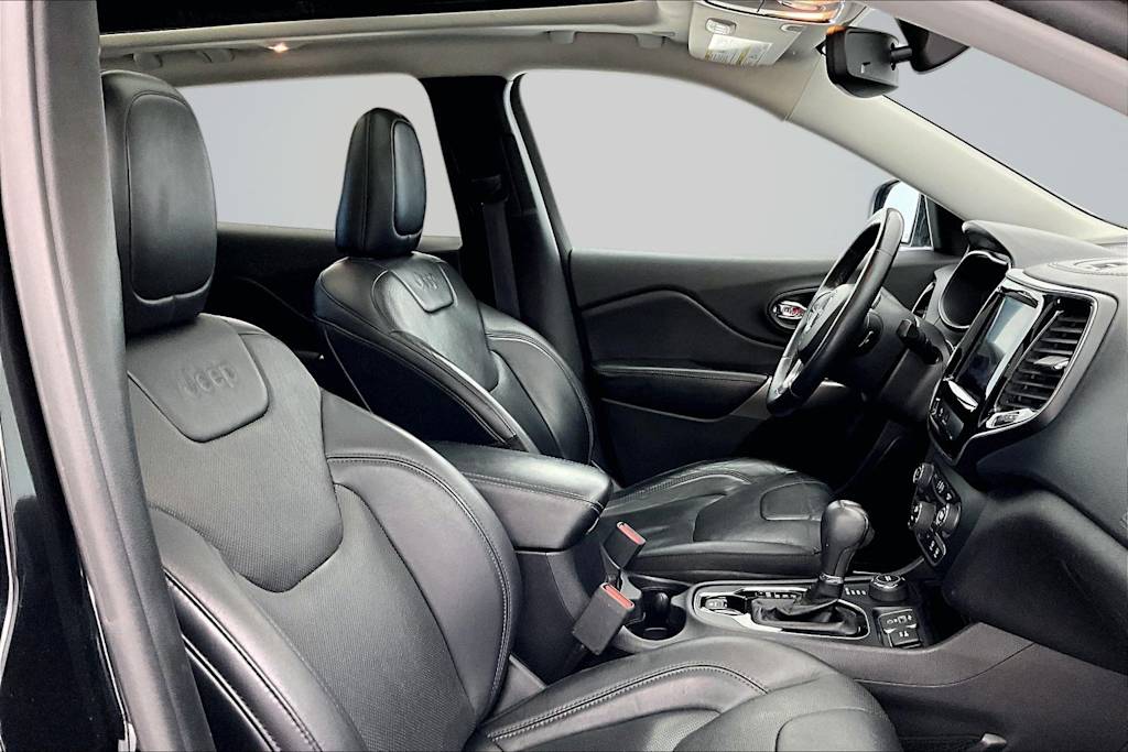 Thumbnail: 2019 Jeep Cherokee - 11