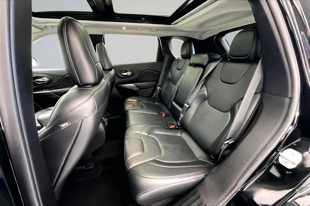 Thumbnail: 2019 Jeep Cherokee - 21