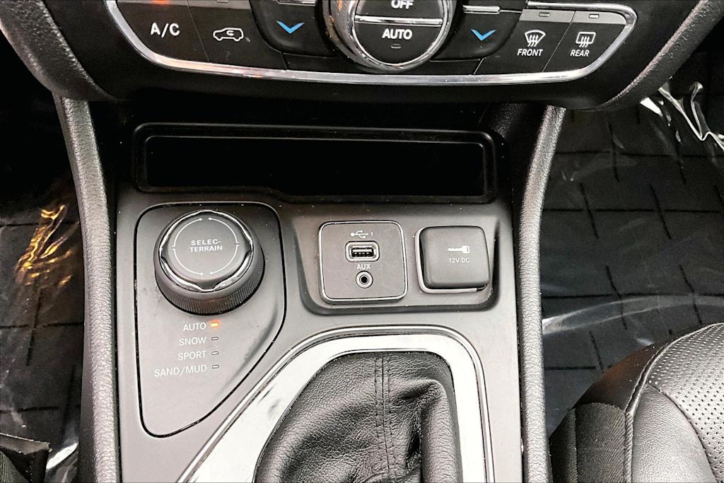 Thumbnail: 2019 Jeep Cherokee - 28