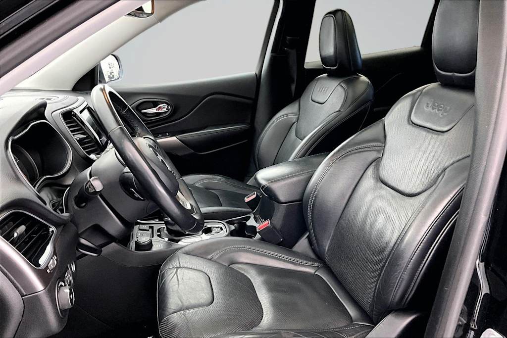 Thumbnail: 2019 Jeep Cherokee - 10