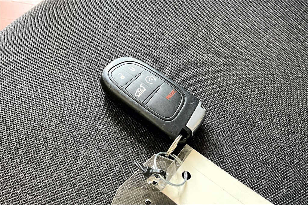 Thumbnail: 2019 Jeep Cherokee - 20