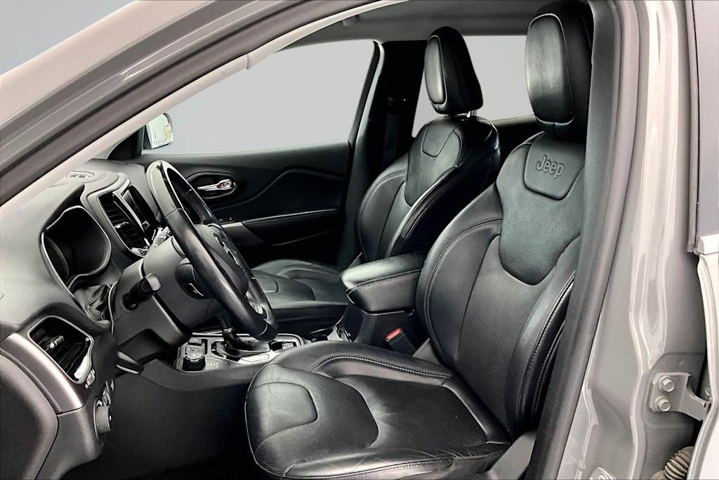 Thumbnail: 2019 Jeep Cherokee - 11