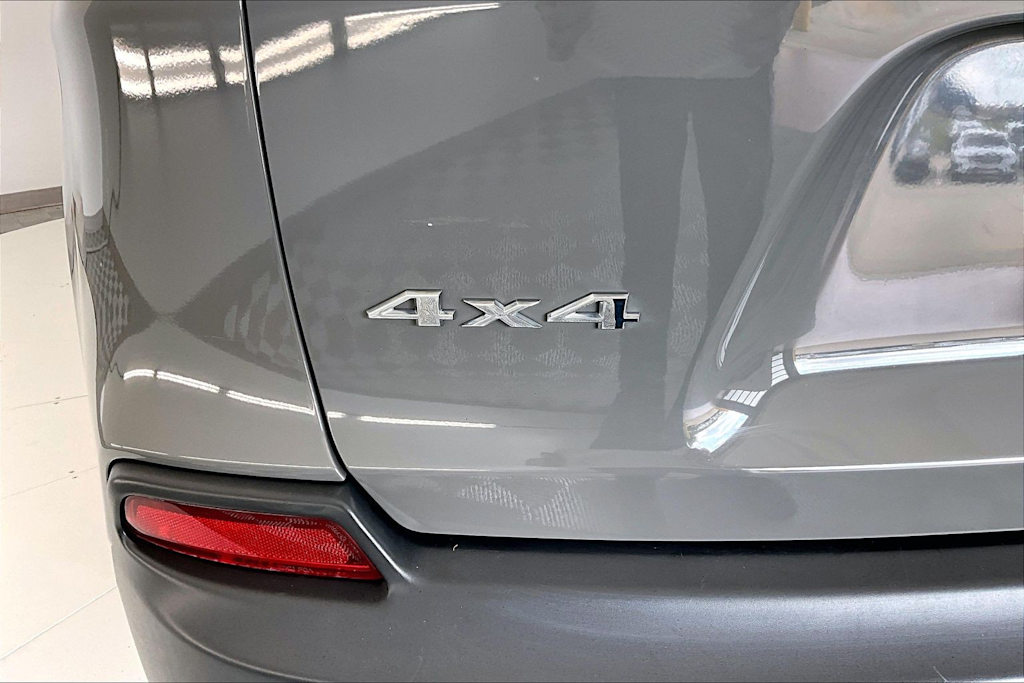 Thumbnail: 2019 Jeep Cherokee - 7