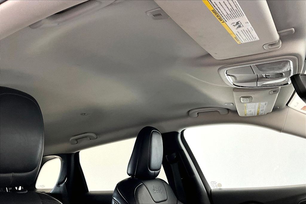 Thumbnail: 2019 Jeep Cherokee - 23