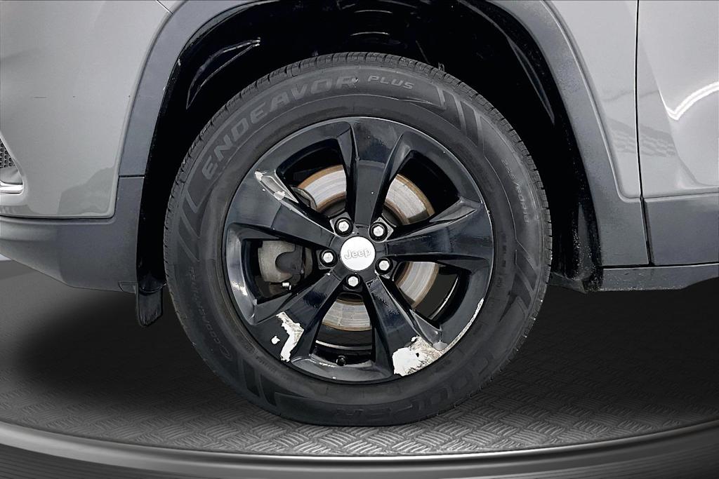 Thumbnail: 2019 Jeep Cherokee - 8