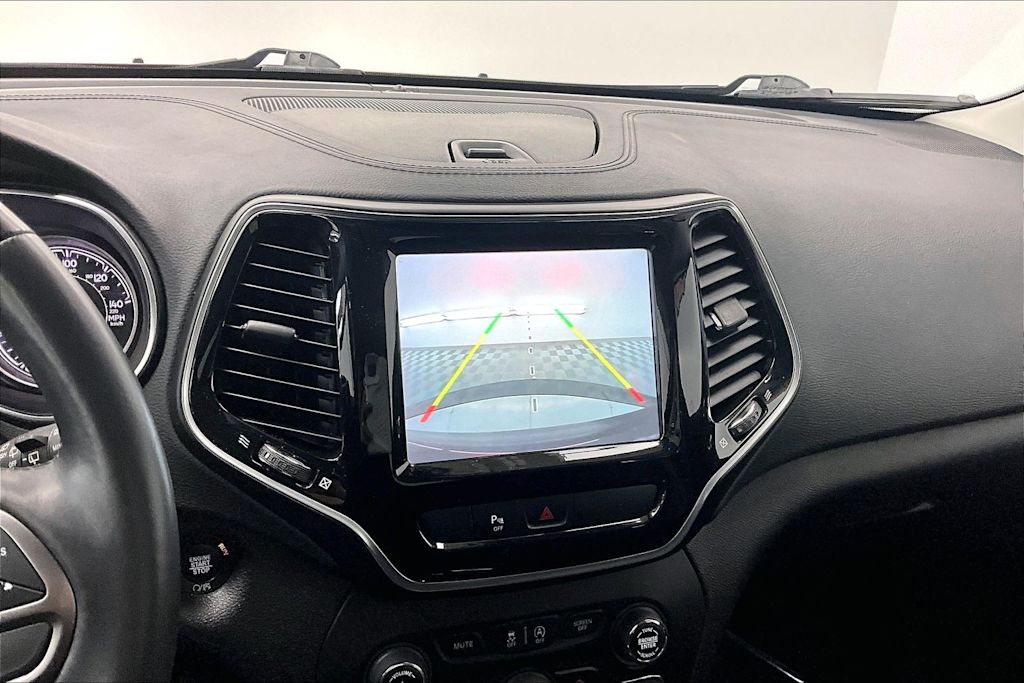 Thumbnail: 2019 Jeep Cherokee - 21