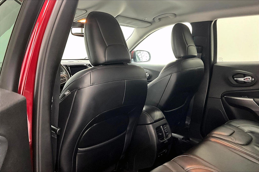 Thumbnail: 2019 Jeep Cherokee - 13