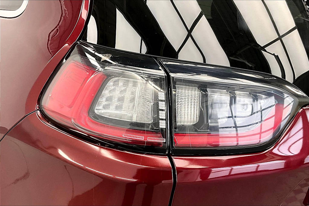 Thumbnail: 2019 Jeep Cherokee - 24