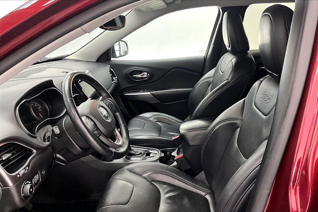 Thumbnail: 2019 Jeep Cherokee - 11