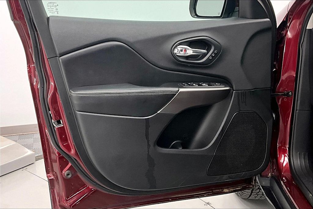 Thumbnail: 2019 Jeep Cherokee - 22