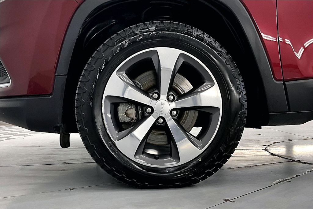 Thumbnail: 2019 Jeep Cherokee - 8