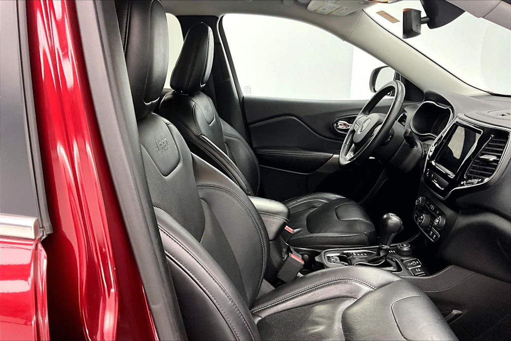 Thumbnail: 2019 Jeep Cherokee - 12