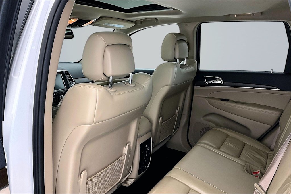 Thumbnail: 2015 Jeep Grand Cherokee - 13