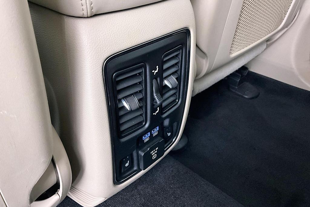 Thumbnail: 2015 Jeep Grand Cherokee - 29