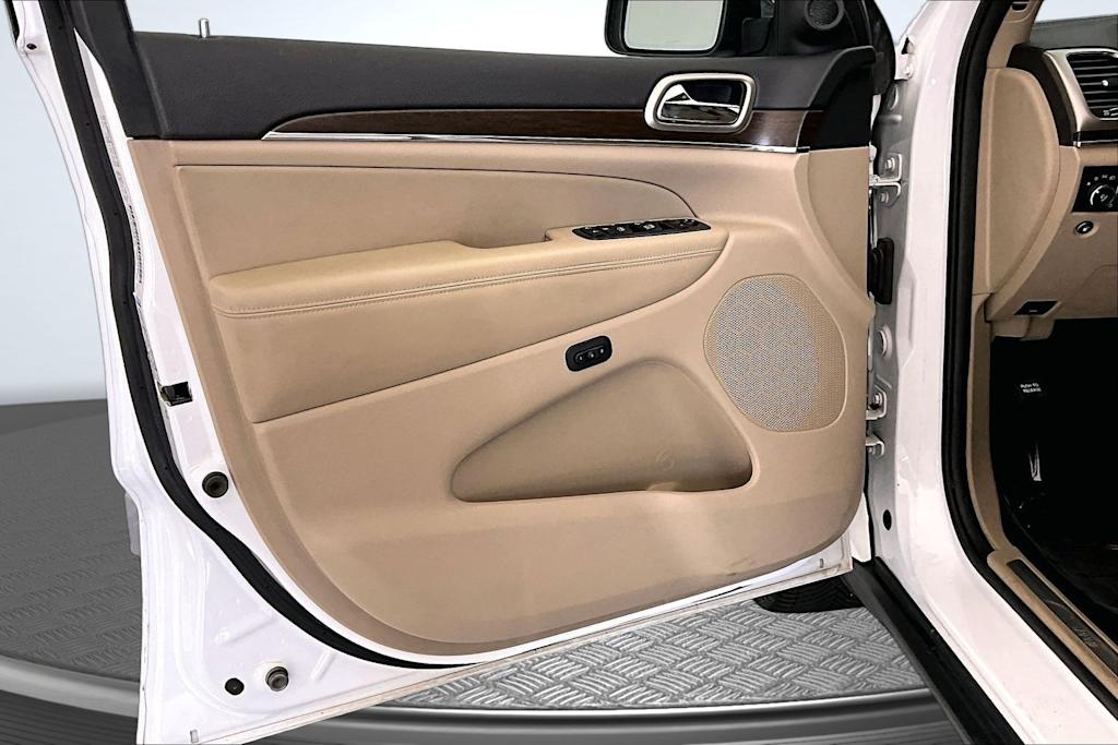 Thumbnail: 2015 Jeep Grand Cherokee - 24