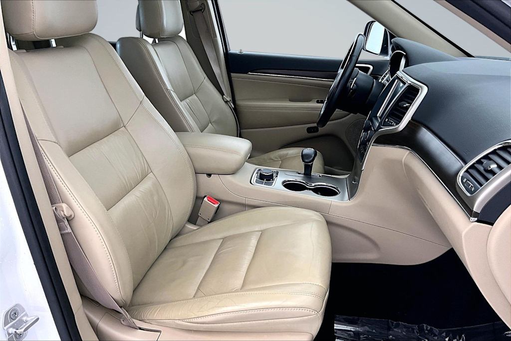 Thumbnail: 2015 Jeep Grand Cherokee - 12