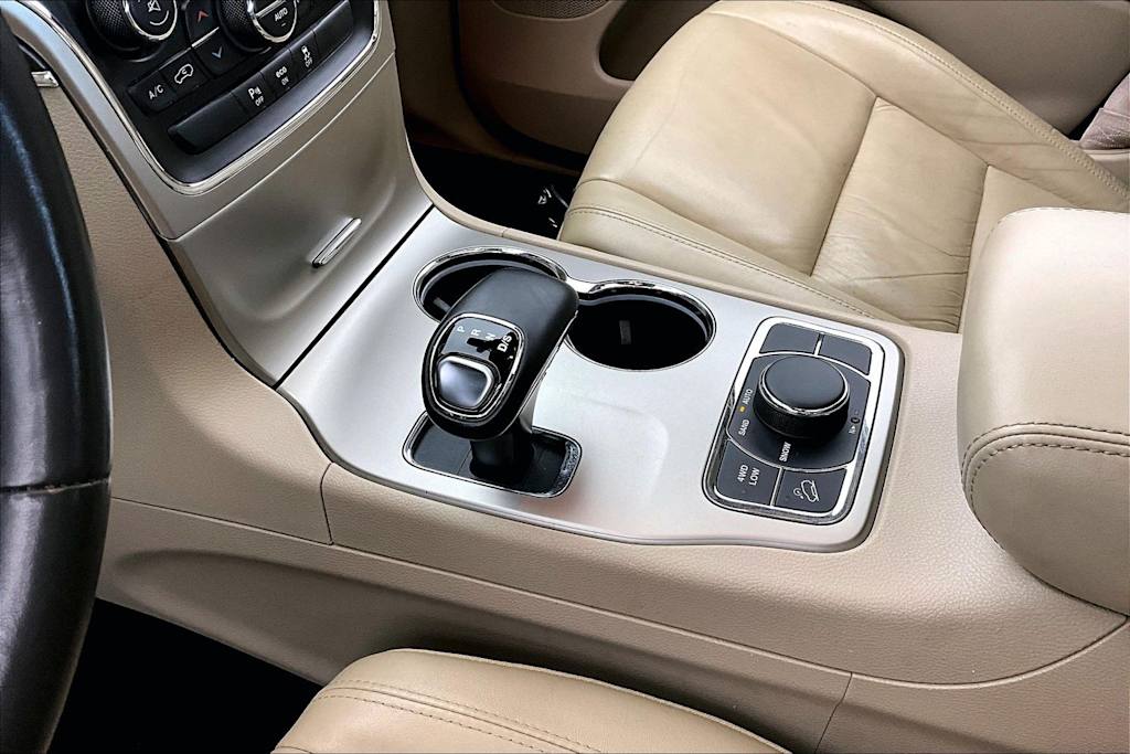 Thumbnail: 2015 Jeep Grand Cherokee - 16