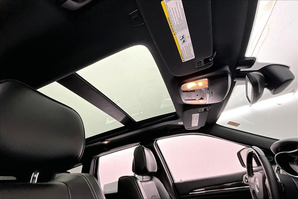 Thumbnail: 2017 Jeep Grand Cherokee - 23