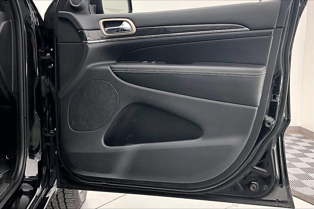 Thumbnail: 2017 Jeep Grand Cherokee - 25