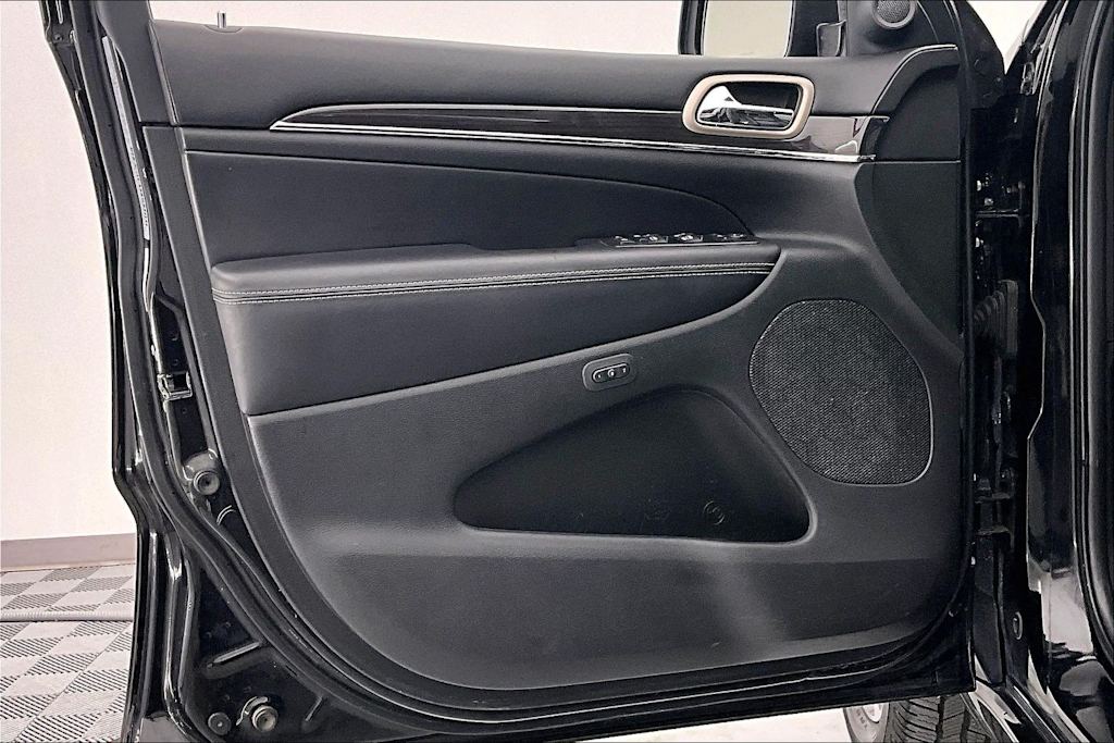 Thumbnail: 2017 Jeep Grand Cherokee - 24