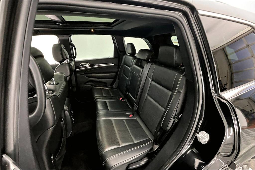 Thumbnail: 2017 Jeep Grand Cherokee - 21