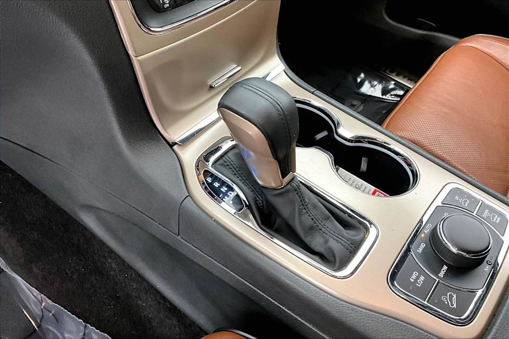 Thumbnail: 2017 Jeep Grand Cherokee - 16