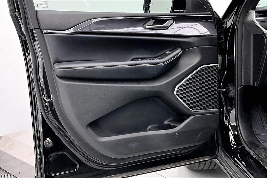 Thumbnail: 2021 Jeep Grand Cherokee L - 24