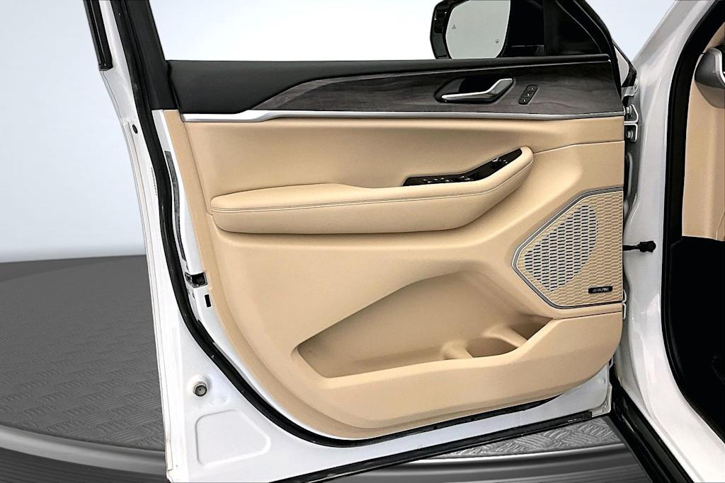 Thumbnail: 2021 Jeep Grand Cherokee L - 24