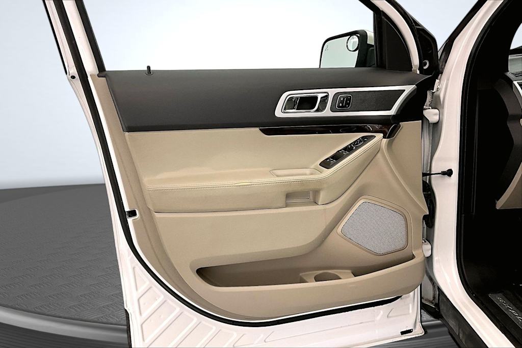 Thumbnail: 2015 Ford Explorer - 24