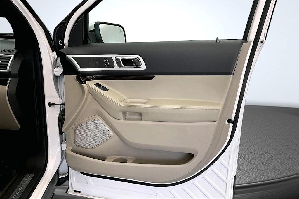 Thumbnail: 2015 Ford Explorer - 25