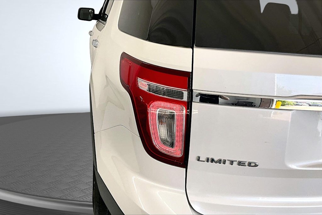 Thumbnail: 2015 Ford Explorer - 26