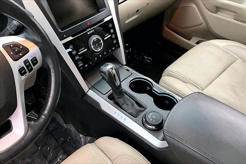 Thumbnail: 2015 Ford Explorer - 17
