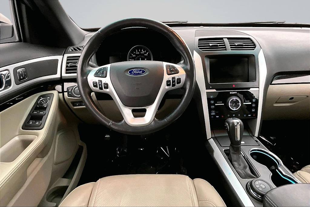 Thumbnail: 2015 Ford Explorer - 14