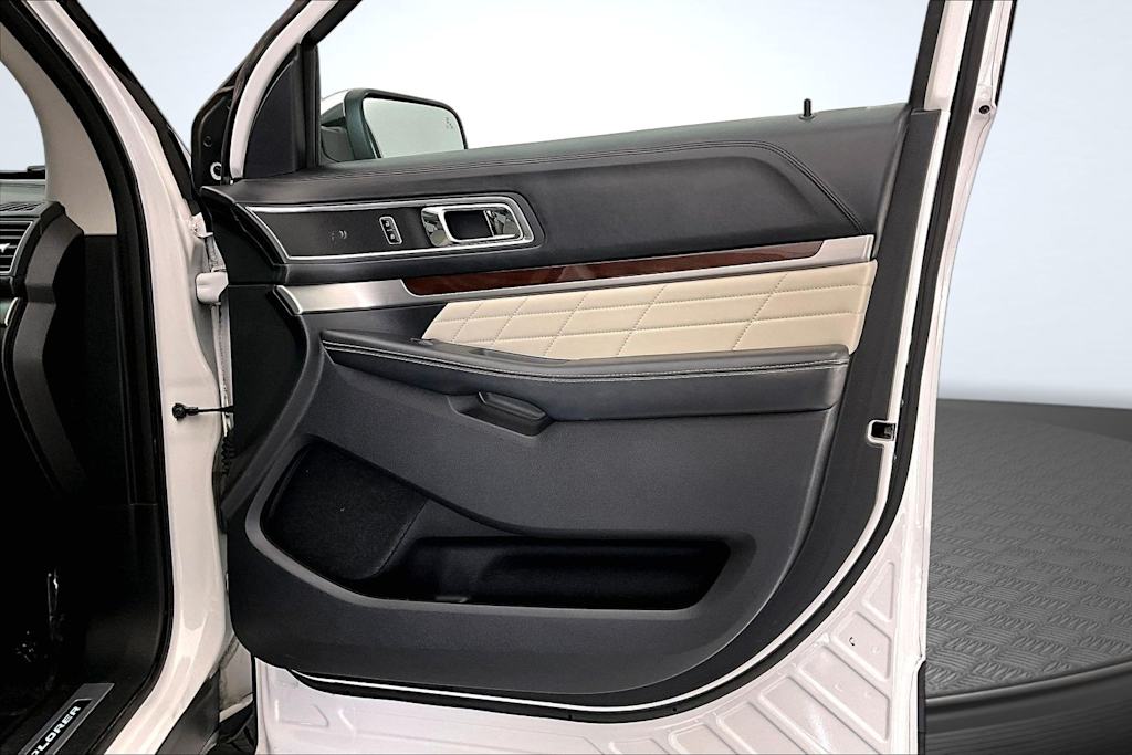 Thumbnail: 2016 Ford Explorer - 25
