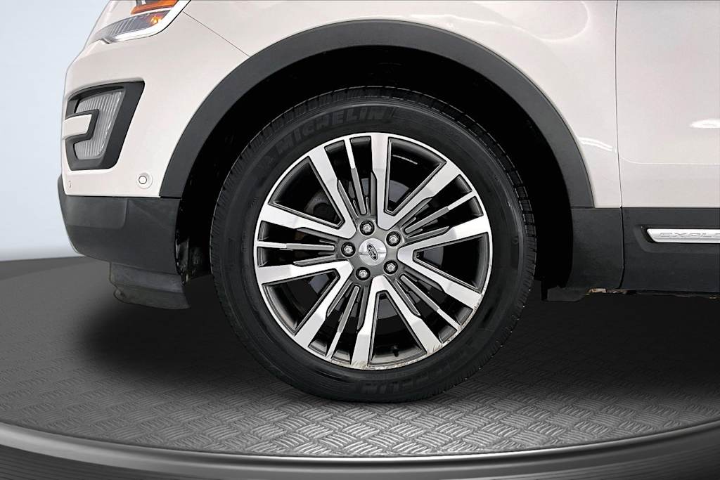 Thumbnail: 2016 Ford Explorer - 8