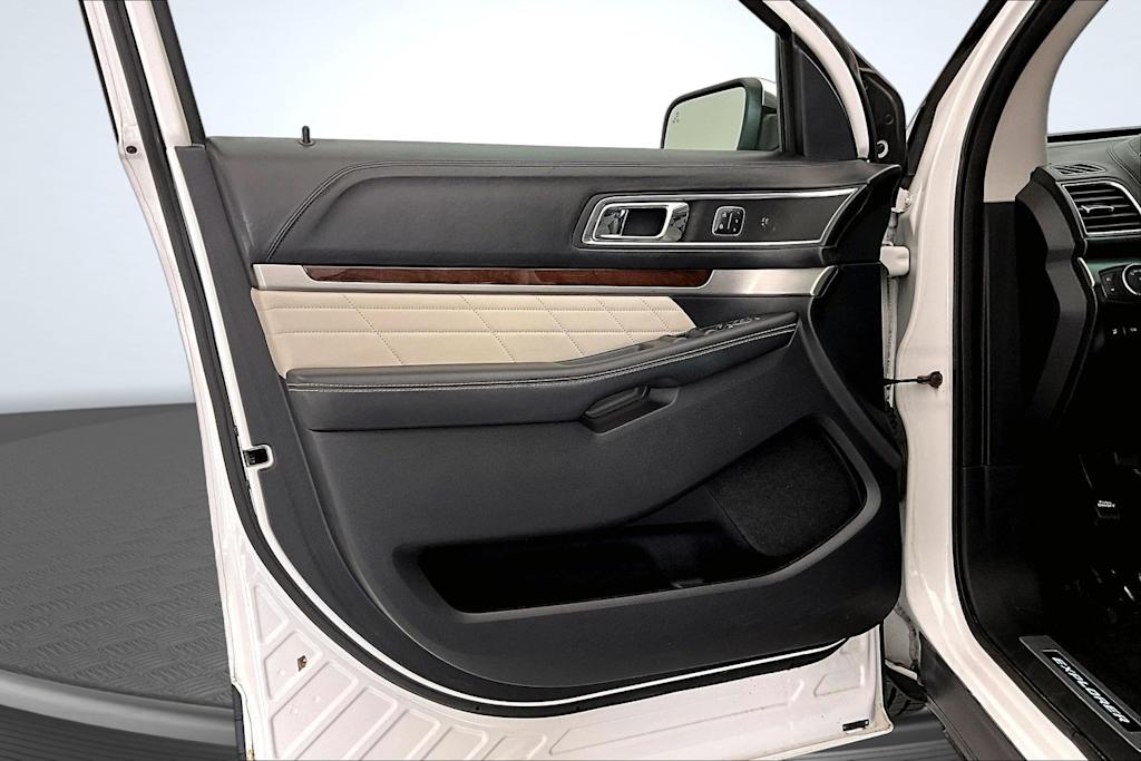 Thumbnail: 2016 Ford Explorer - 24
