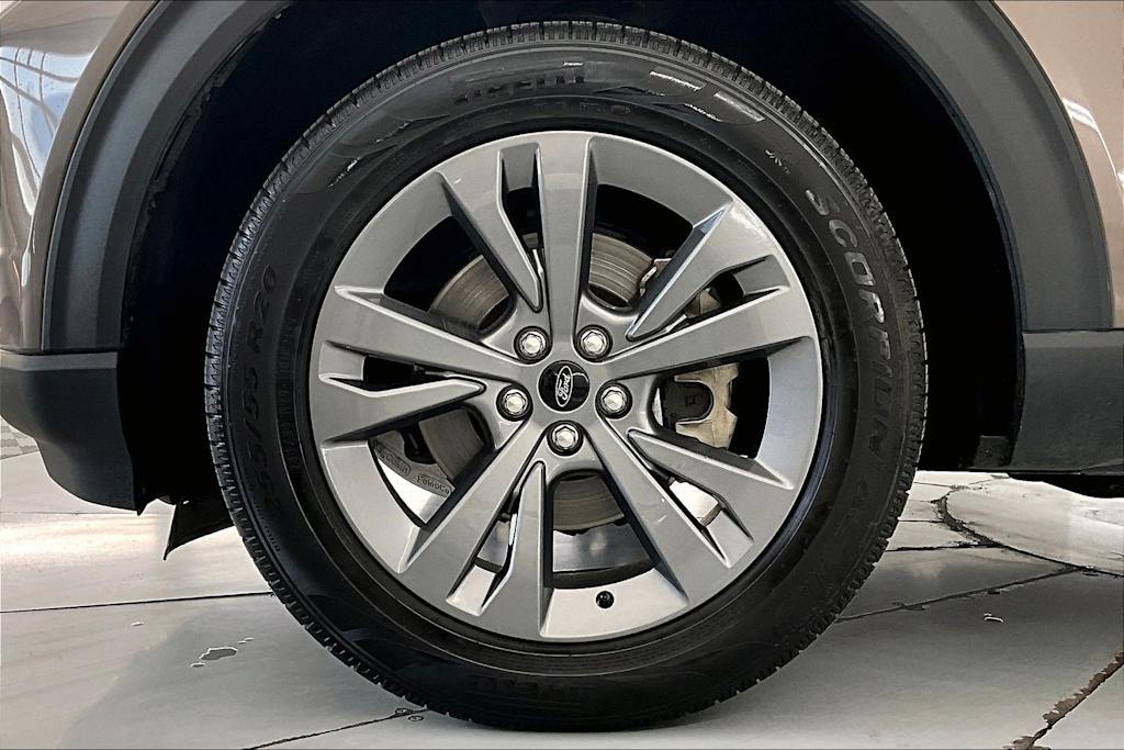 Thumbnail: 2021 Ford Explorer - 8