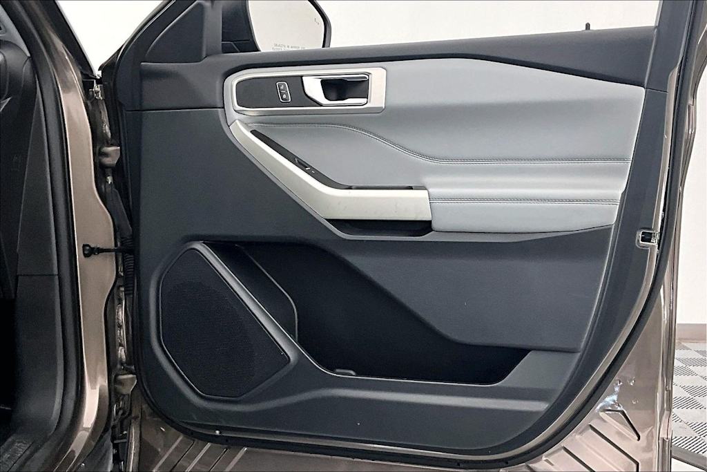 Thumbnail: 2021 Ford Explorer - 25