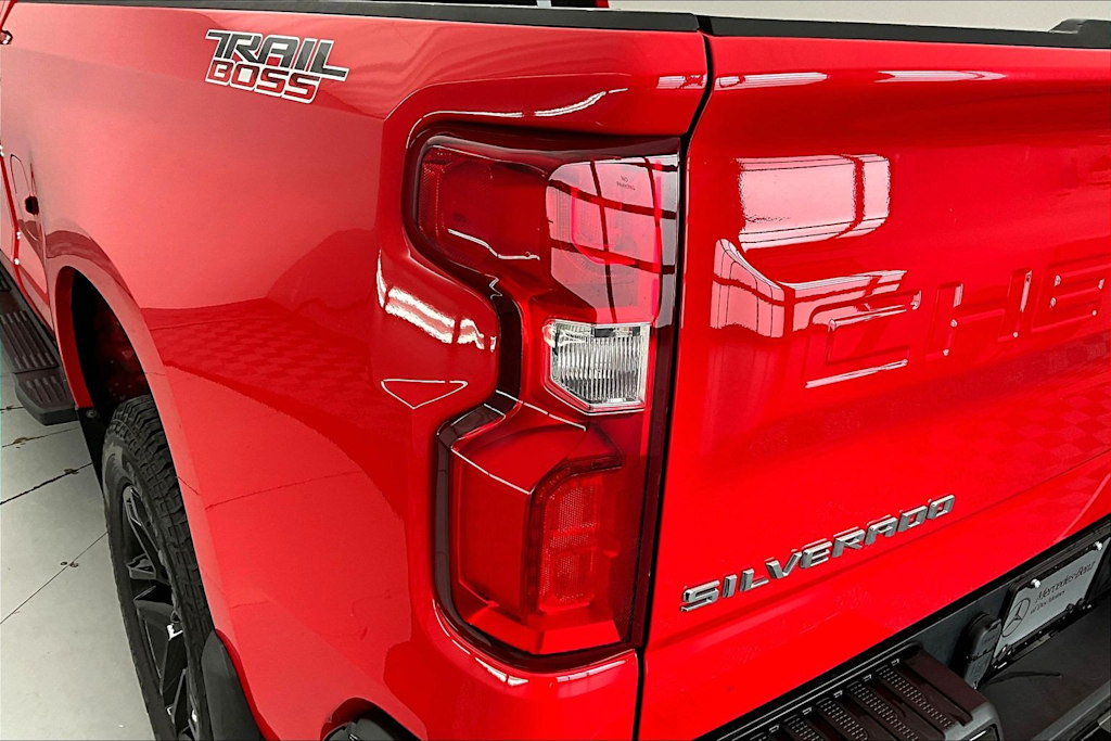 Thumbnail: 2019 Chevrolet Silverado 1500 - 26