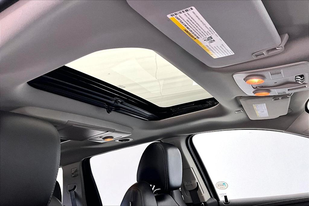 Thumbnail: 2016 Chevrolet Traverse - 23