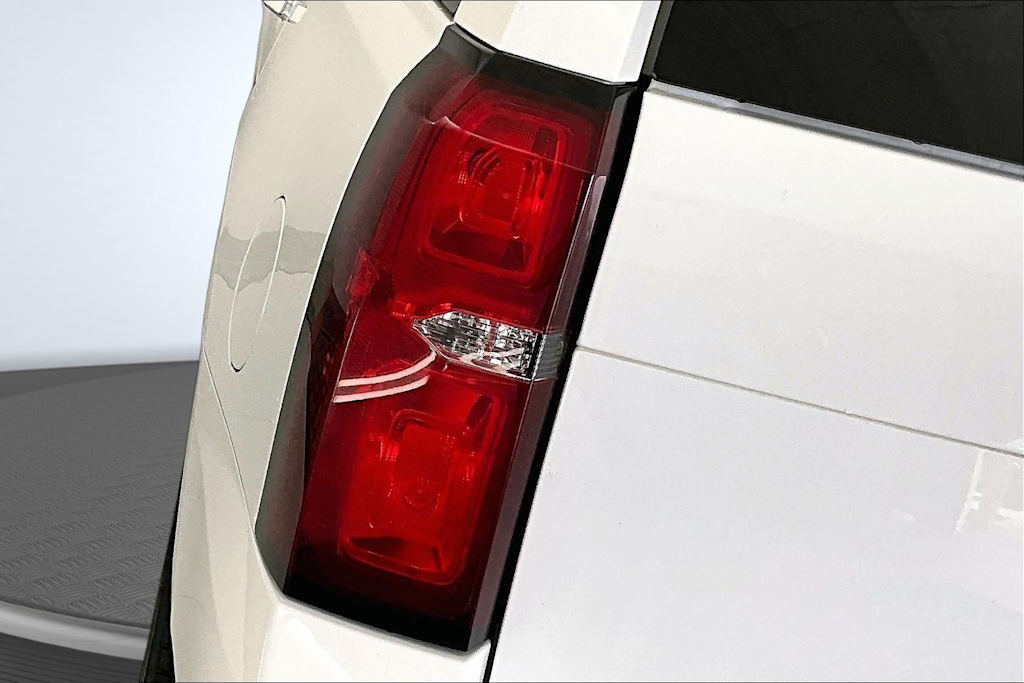 Thumbnail: 2016 Chevrolet Tahoe - 26