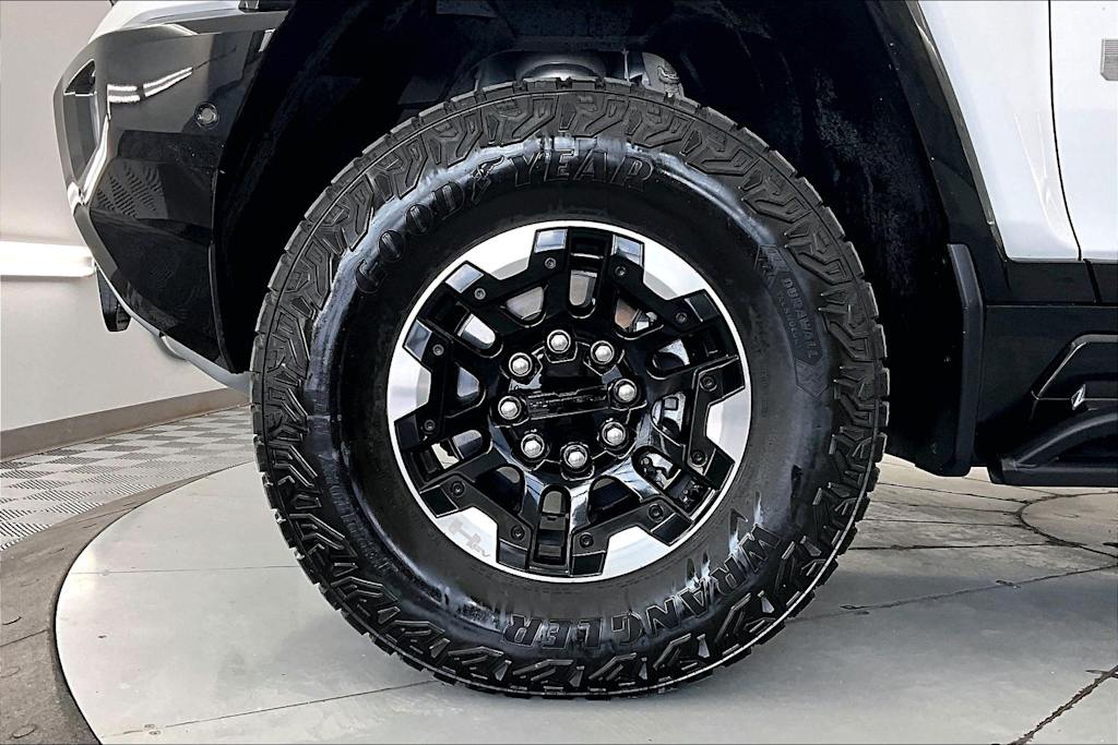 Thumbnail: 2023 GMC Hummer EV - 8